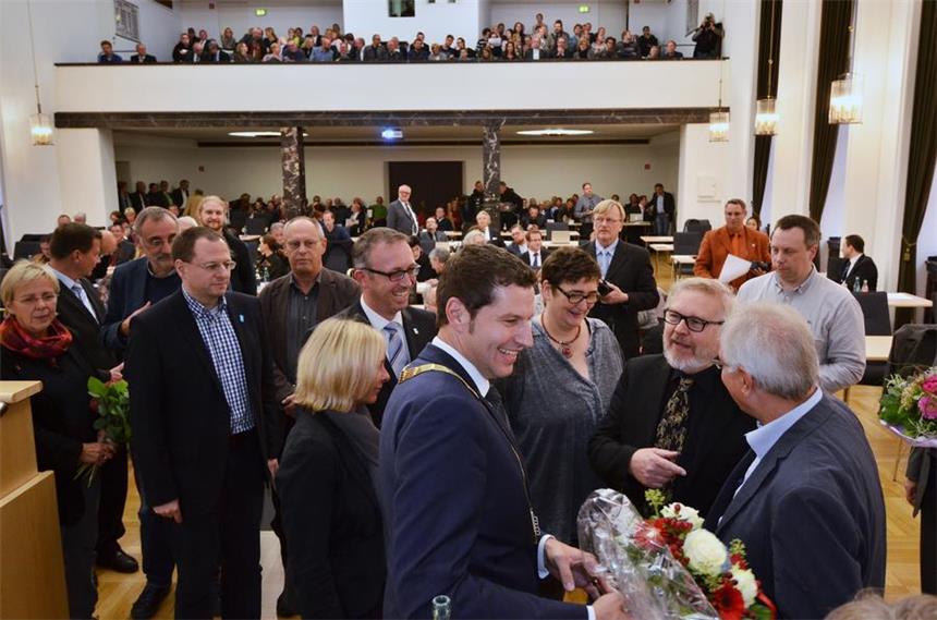 Thomas Eiskirch tritt Oberbürgermeisteramt an Ratssitzung mit Vereidigung und Antrittsrede des Oberbürgermeisters Thomas Eiskirch am 21.10.2015. +++ Foto: Lutz Leitmann / Stadt Bochum, Presseamt