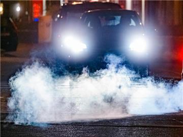 Rauchsignale: Auch die Abgasskandale in jüngerer Vergangenheit sorgen beim Diesel für ein Schmutzfink-Image. Experten und auch Hersteller sehen eine elektrische Autozukunft. Foto: Markus Scholz