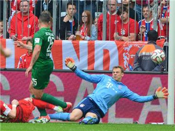 Raul Bobadilla entschied das Bayern-Derby zugunsten des FCA. Foto: Peter Kneffel