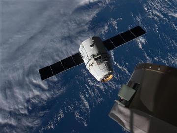 Raumfrachter «Dragon» kurz nach dem Abkoppeln von der Internationalen Raumstation. Foto: Nasa/Archiv