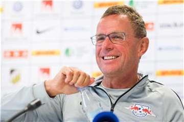 RB-Coach Ralf Rangnick freut sich über das Weiterkommen. Foto: Michael Erichsen
