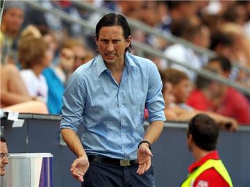 RB Salzburgs Cheftrainer Roger Schmidt ärgerte sich über die Leistung seines Teams. Foto: Daiel Krug