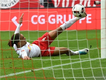 RB-Stürmer Yussuf Poulsen trifft zum Sieg. Foto: Hendrik Schmidt