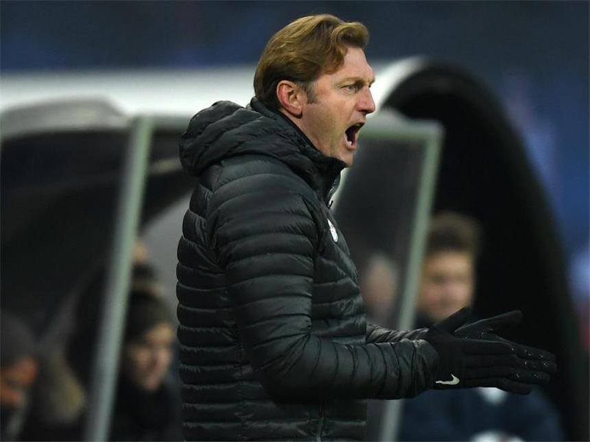 Hasenhüttl will Bayern noch nicht zum Titel gratulieren RB-Trainer Ralph Hasenhüttl gibt sich selbstbewusst. Foto: Hendrik Schmidt