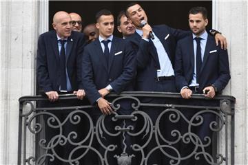 Real Madrids Superstar Cristiano Ronaldo feierte den Gewinn der Champions League mit einem Ständchen. Foto: Gtres