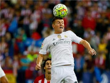 Real Madrids Toni Kroos kann es auch mit dem Kopf. Foto: Juanjo Martin