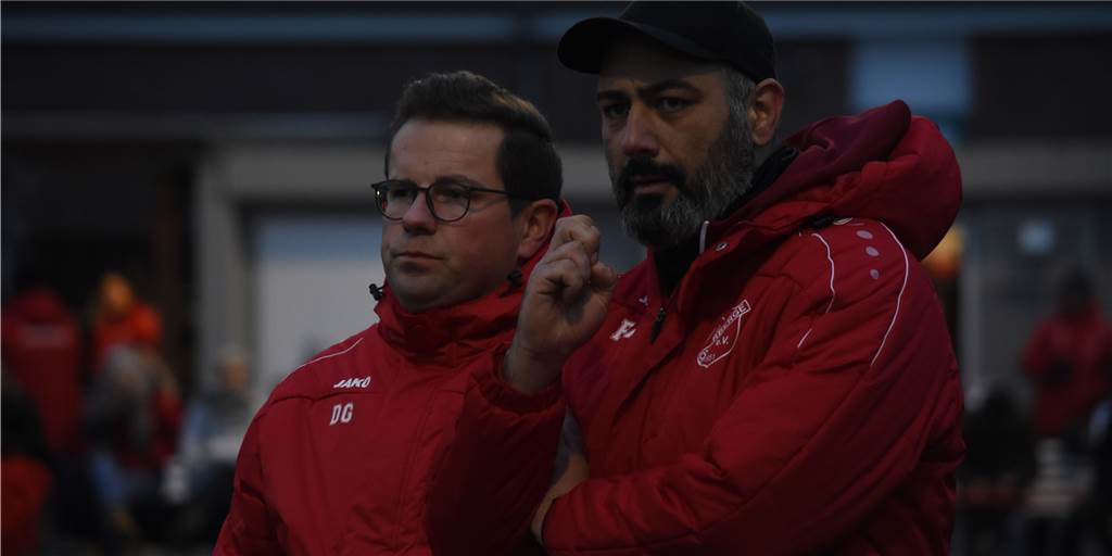 FC Overberge: Gegenstimmen bei Wahl des neuen Sportchefs – sogar der Vorstand votierte gegen ihn Recep Alkan, hier neben seinem früheren Co-Trainer Damian Glombik, ist aktuell Trainer des A-Ligisten FC Overberge.