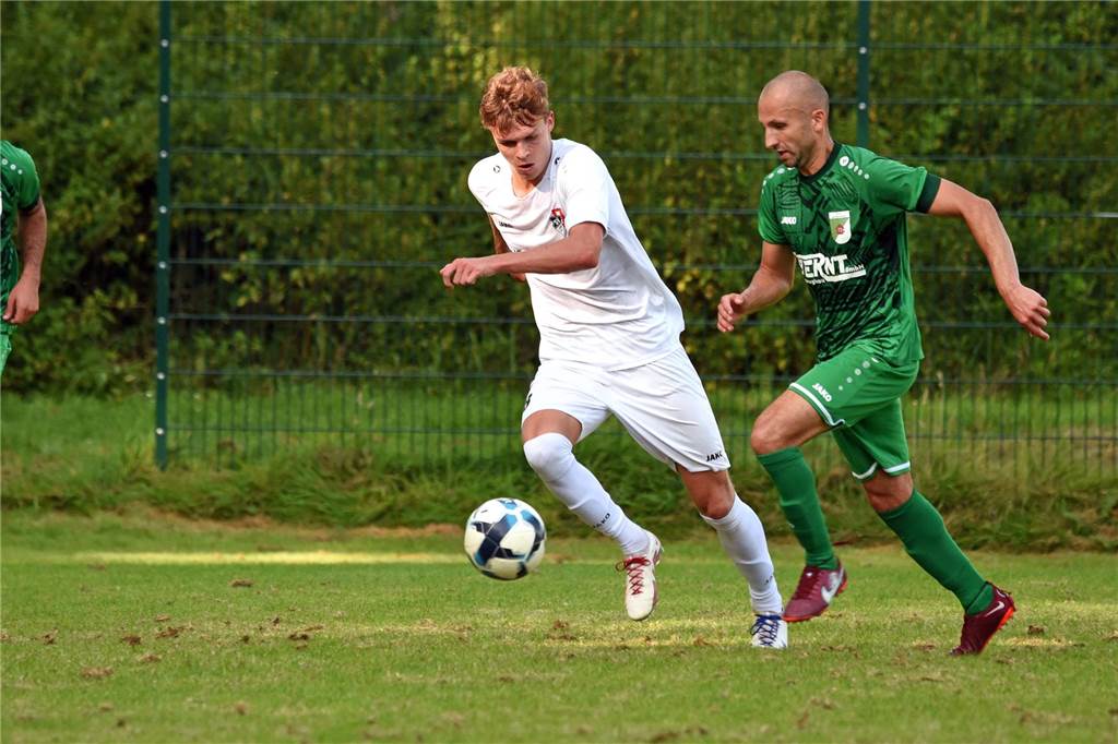Nach langer Sperre: Barkenberg-Trainer freut sich auf Arifaj-Rückkehr Recep Kör spielt den Ball