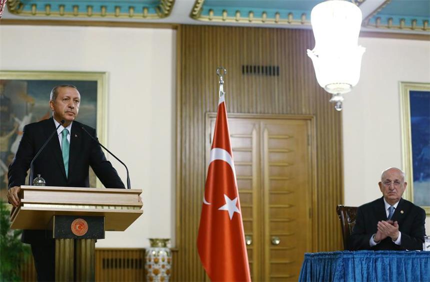 Erdogan lässt Tausende Einrichtungen schließen Recep Tayyip Erdogan hat mehr als 2000 Einrichtungen schließen lassen.
