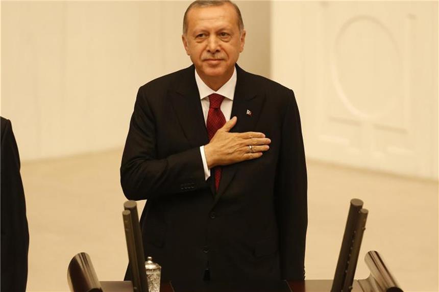 Erdogan verstärkt Einfluss auf türkische Notenbank Recep Tayyip Erdogan, Präsident der Türkei, kommt zu seiner Vereidigung im Parlament. Foto: Lefteris Pitarakis