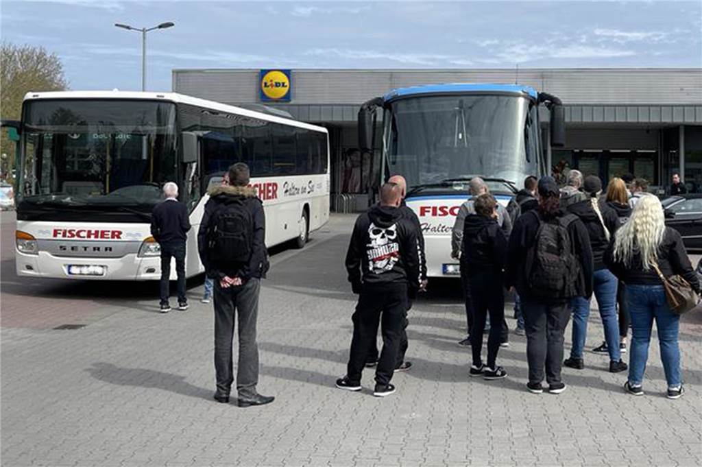 Halterner Busunternehmer befördert Neonazis zu Demos Rechtsextremisten ließen sich am 1. Mai von einem Halterner Busunternehmen zur Demo bringen.