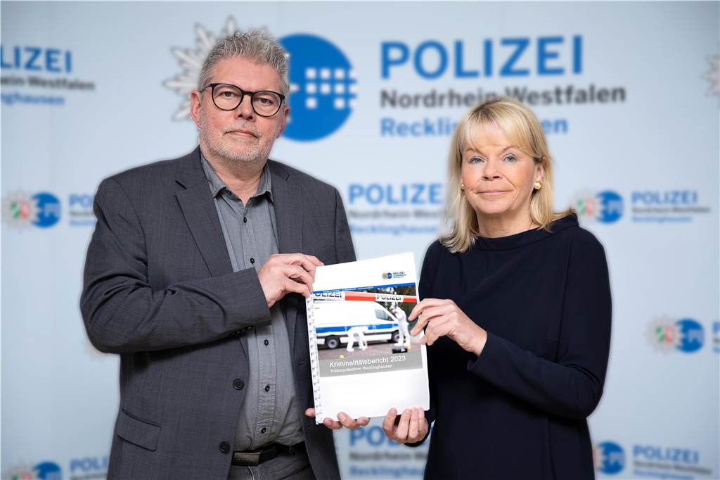 Statistik für 2023: Zahl der Wohnungseinbrüche in Bottrop steigt wieder Recklinghausen Polizeipräsidentin Friederike Zurhausen und Kriminaldirektor Jürgen Häusler