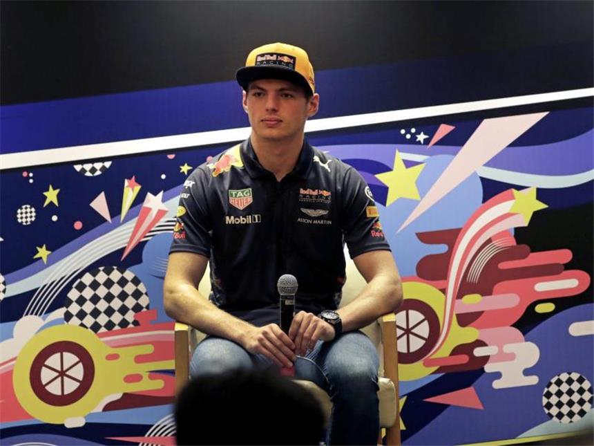 Die Option Verstappen: Mercedes lässt Cockpits ab 2019 offen Red-Bull-Pilot Max Verstappen könnte zu Mercedes wechseln. Foto: Wong Maye-E