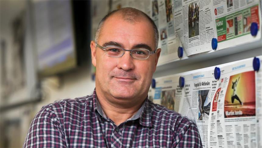 RN-Redakteur Peter Bandermann erhält den City-Ring Redakteur Peter Bandermann bekommt den City-Ring.