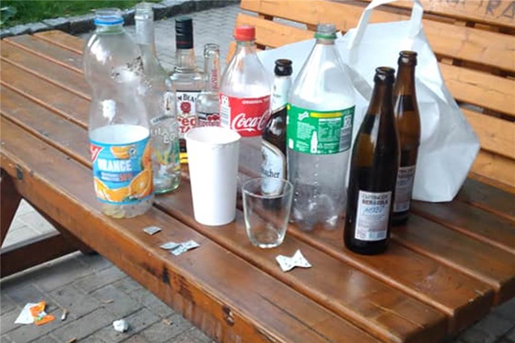 Selmer ärgert sich über Müll und Scherben bei Freibad und Spielplatz Regelmäßig lassen Menschen ihren Müll in Selm liegen oder stehen. (Symbolfoto)