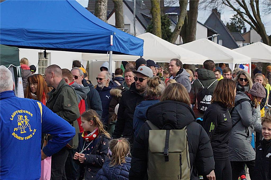 Reger Andrang in der Catering-Meile