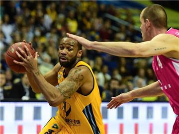 Reggie Redding (l) spielt bei ALBA Berlin eine wichtige Rolle. Foto: Soeren Stache