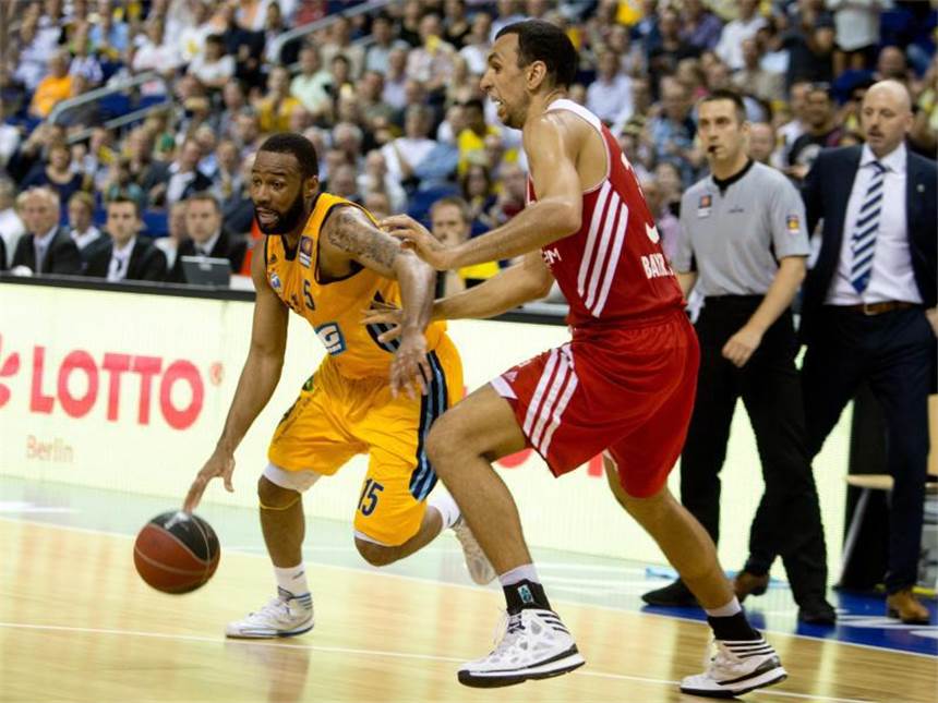 ALBA holt ersten Sieg in Finaleserie gegen Bayern Reggie Redding (l) war bei ALBA wieder einmal sehr stark. Foto: Kay Nietfeld