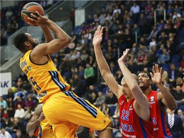 Reggie Redding (l) war noch der beste Werfer von ALBA Berlin. Foto: Juri Koschetkow