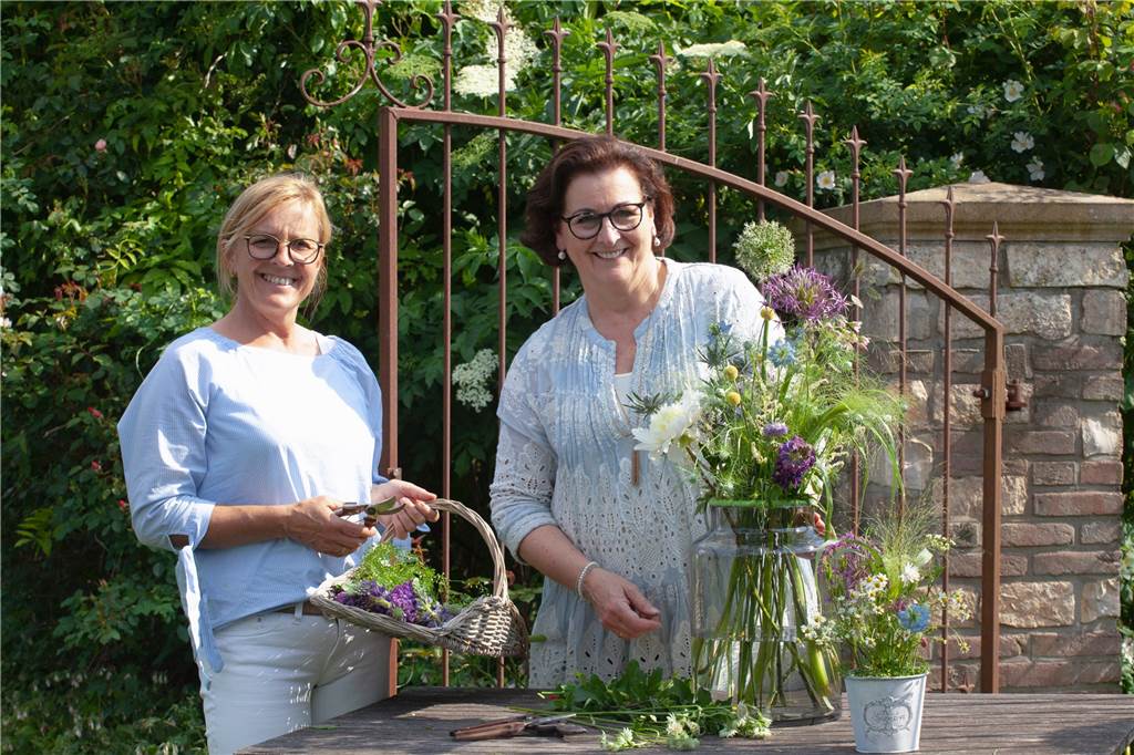 Wie Corona bei Astrid Lensker ganz neue geschäftliche Impulse auslöste Regionale Kooperation: Elisabeth Schwietering (l.) und Astrid Lensker bei einem Workshop im Schwieteringschen Garten.