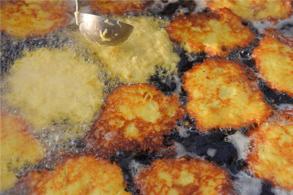 Reibekuchen sind ein Klassiker. Aber auf den Wochenmärkten in Selm und Bork hat man sie in der Vergangenheit vergeblich gesucht. Das ändert sich jetzt. 