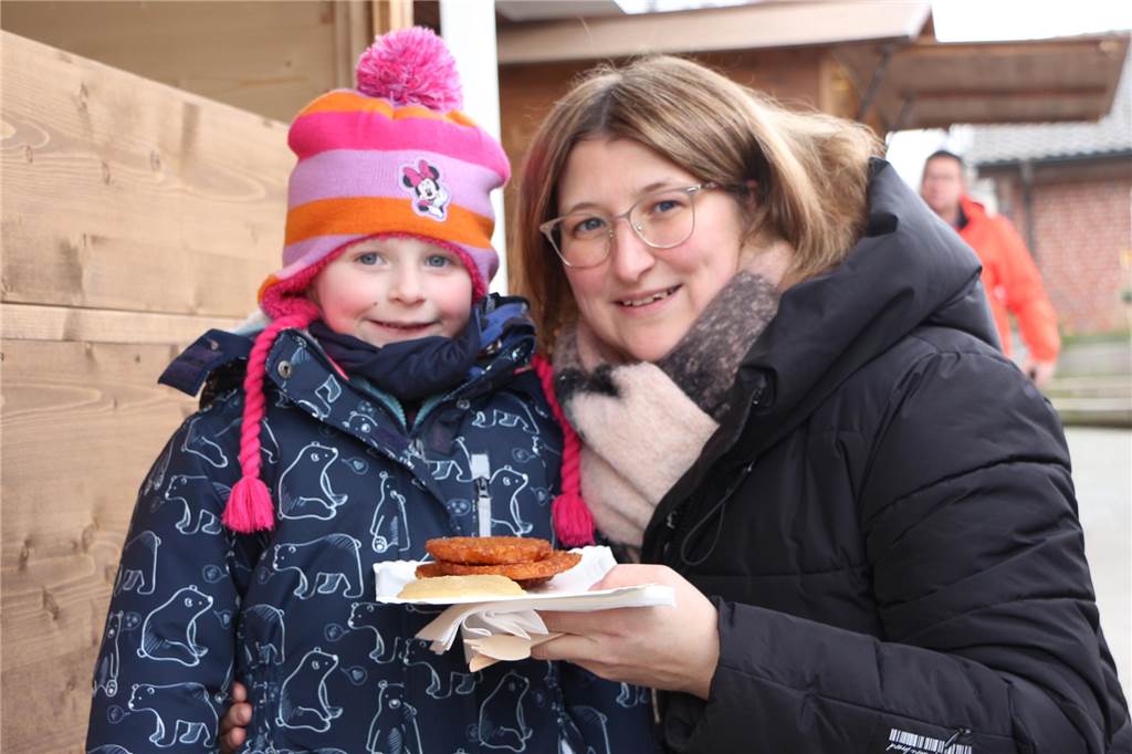 Reibeplätzchen waren auch bei den kleinen Gästen der Renner.