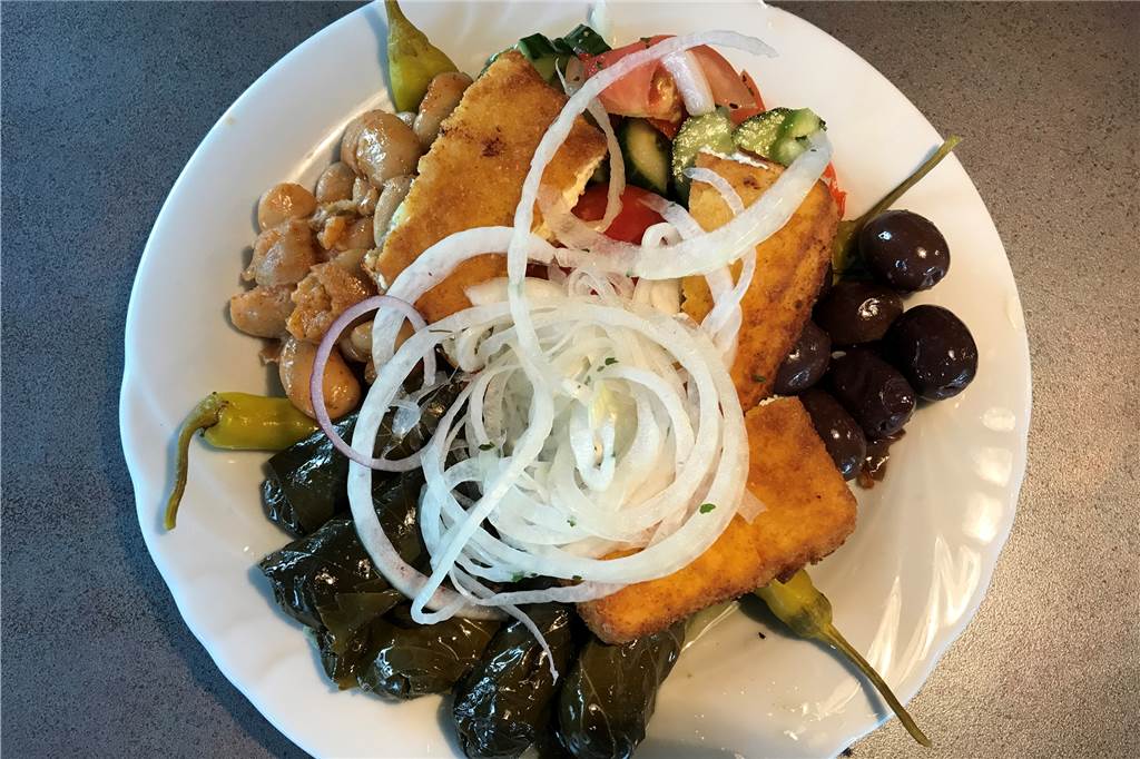 Hellas in Bork: Günstig, reichlich, gemütlich - aber Leber lieber lassen Reichhaltig und lecker: die Vorspeisenplatte.