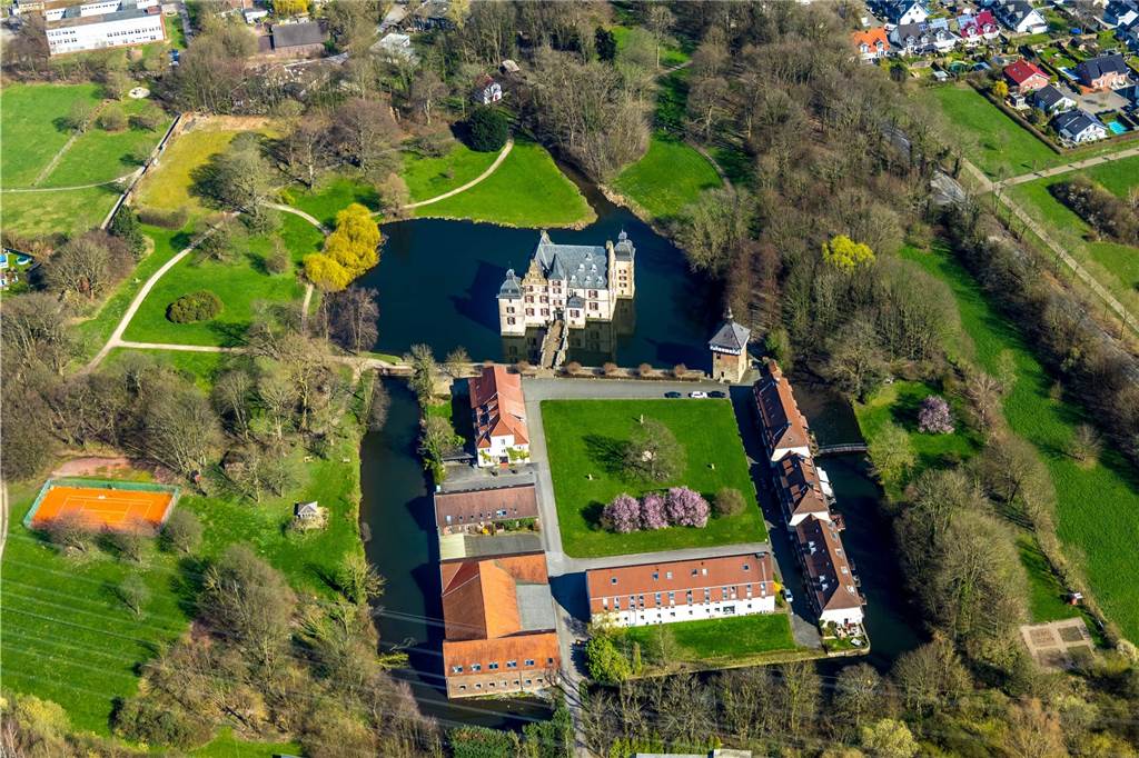 Reichlich Gewässer gibt es rund um Schloss Bodelschwingh.