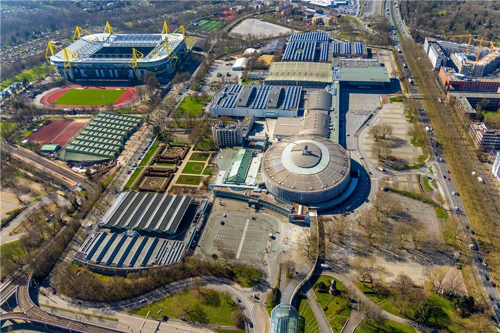 Platz vor Westfalenhallen soll zum Freizeitpark auf Zeit werden Reichlich Platz: Rund um die Westfalenhallen wollen die Dortmunder Schausteller einen Freizeitpark auf Zeit einrichten.