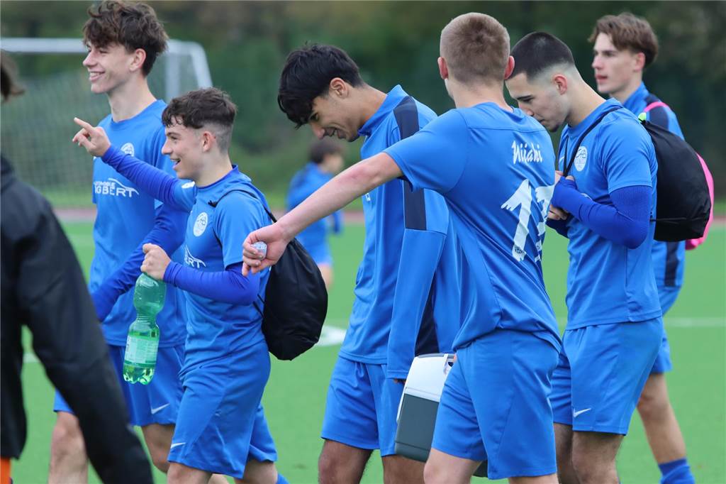 Bewerbung statt Leistungsdruck: FLVW ändert Zulassungsverfahren zur D-Junioren-Bezirksliga Reichlich Punkte fürs Bewerbungsverfahren der D-Junioren liefern auch die B-Junioren des VfB Waltrop als Junioren-Bundesligist.