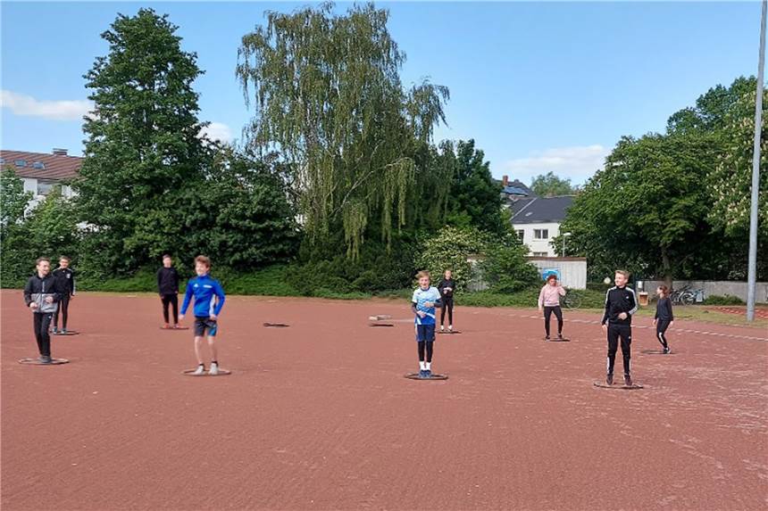 Dorstens Leichtathleten halten Abstand LG Dorsten beim ersten Training nach der Corona-Pause