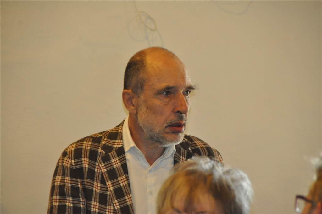 Umbau der Burg Botzlar: Arbeiten stehen still - wegen Planänderungen Reinhard Angelis ist mittlerweile nicht mehr der Planungspartner der Stadt und der Bürgerstiftung.