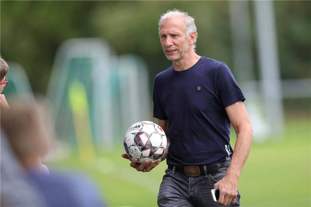 Nach brutalem Foul gehörte Munir Quinna zur Corona-Risikogruppe und schwebte in Lebensgefahr Reinhard Behlert hat noch heute Kontakt zu Munir Quinna.