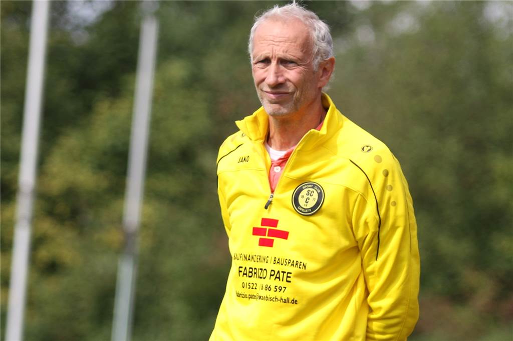 Klinsmann, Matthäus, Littbarski: Als zwei Capeller in Kamen gegen die Nationalmannschaft spielten Reinhard Behlert ist heute Trainer des SC Capelle.