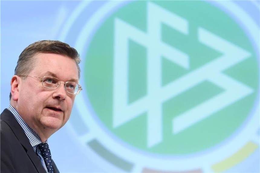 Als Krisenmanager geholter Grindel nun selbst unter Druck Reinhard Grindel sollte nach dem Skandal um die WM 2006 in Deutschland als DFB-Präsident den Verband aus der Krise führen. Foto: Arne Dedert
