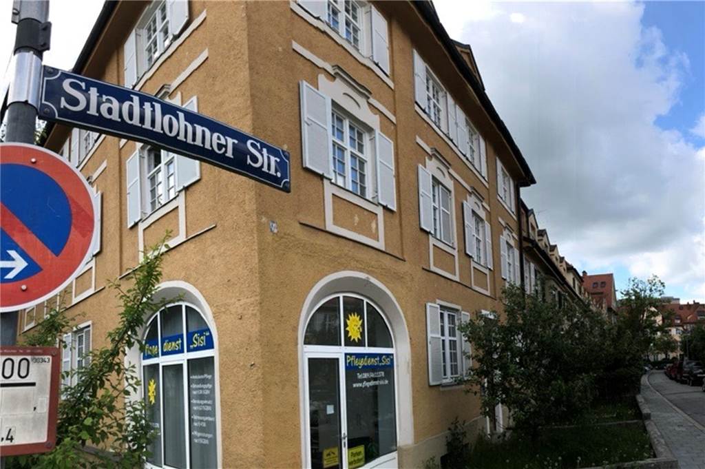 Straßennamen in Münster geben manches Rätsel auf Ein Straßenschild mit der Aufschrift Stadtlohner Straße und mehrere Altbauten in einer Straße