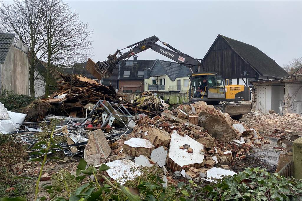 Investor baut Mehrfamilienhaus auf früherem Reismann-Grundstück Abriss von Reismanns gute Stube