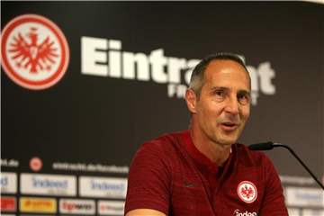 Reist mit 29 Profis ins Trainingslager: Eintracht-Coach Hütter. Foto: Hasan Bratic