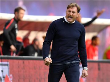 Reist mit einem Erfolgserlebnis im Gepäck nach Istanbul: RB-Trainer Ralph Hasenhüttl. Foto: Hendrik Schmidt