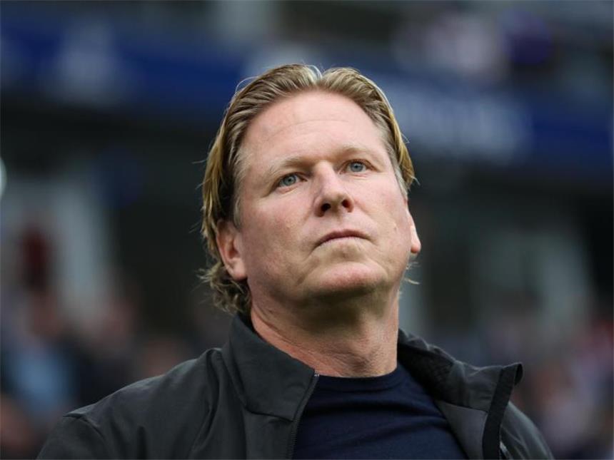 Viele Fragezeichen bei HSV-Trainer Gisdol Reist mit vielen Fragezeichen im Gepäck nach Mainz: HSV-Coach Markus Gisdol. Foto: Christian Charisius