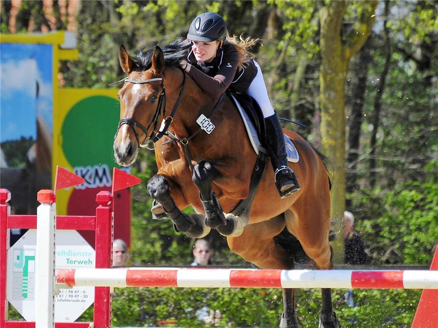 Start in die grüne Saison Reitlehrerin Tanja Schemmick startet für den gastgebenden Reitverein Ottenstein-Hörsteloe.