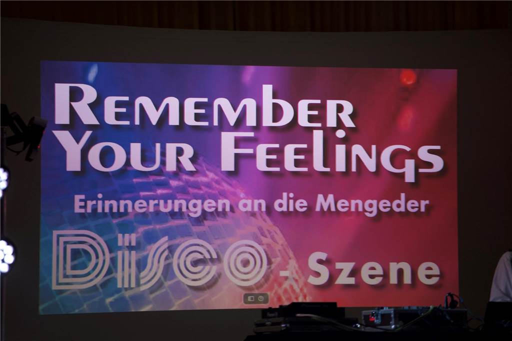 Remember your feelings hieß es am 18.3.2023 im Saalbau Mengede. Zu Disco-Beats feierten rund 350 Menschen wie früher.