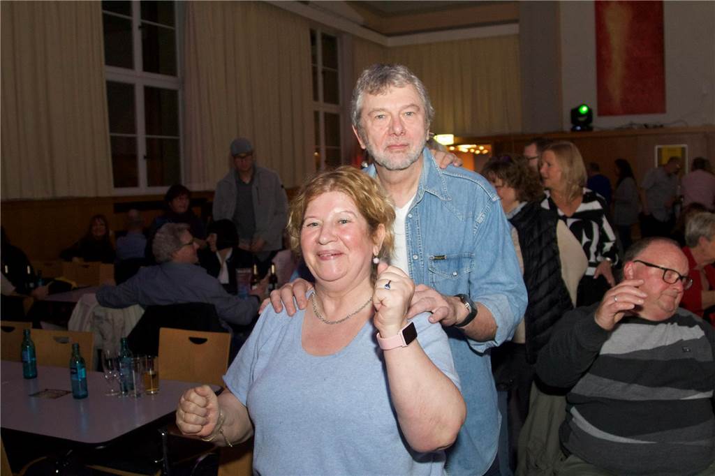 Remember your feelings hieß es am 18.3.2023 im Saalbau Mengede. Zu Disco-Beats feierten rund 350 Menschen wie früher.