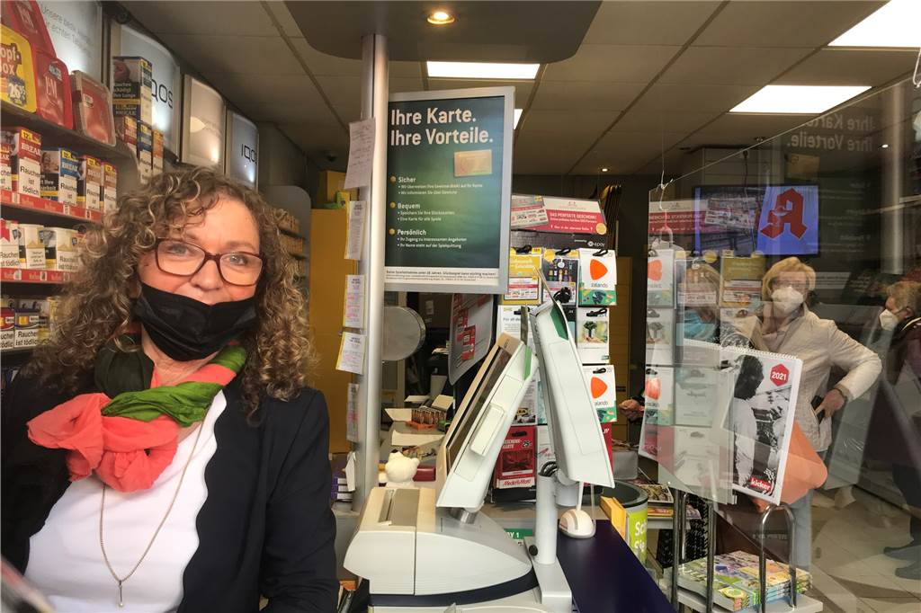Fußballprofi übernimmt Tabakladen in Habinghorst Renate Schumacher gibt ihre Lotto-Annahmestelle am Samstag (27.2.) auf. Am Vortag war sie noch voll in ihrem Element: Es gab wie immer viel zu tun...