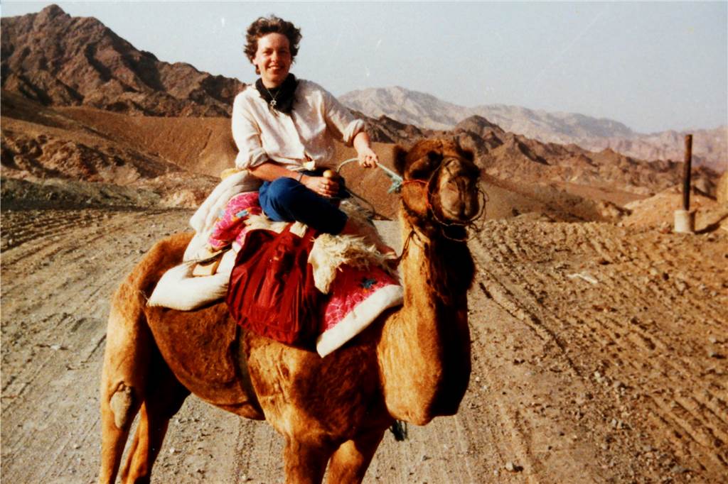 Hertenerin berichtet über Haifa: Die israelische Bevölkerung zerbricht Renate Tellgmann 1983 auf dem Rücken eines Kamels in Israel. In jungen Jahren arbeitete sie dort als Kamel-Guide.