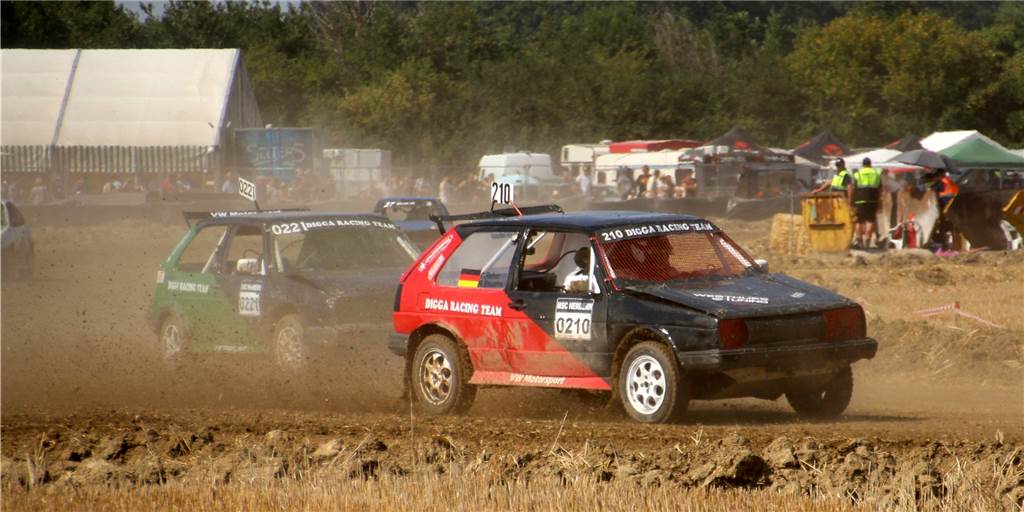 Heimsieg beim Autocross: Digga Racing Team gewinnt Langstrecke René Bouma (Startnummer 210) gewann das Langstreckenrennen. Teamkollege Matthias Brünen (221) belegte Platz 15.
