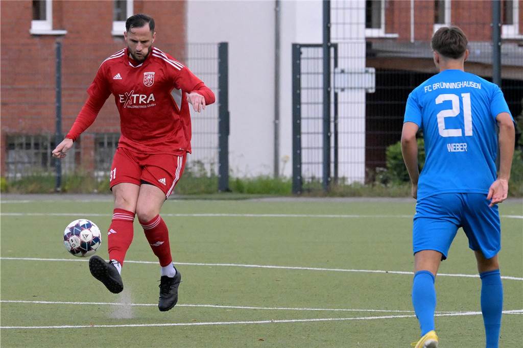 FC TuRa Bergkamen gelingt Transfercoup Rene Lindner spielt einen Pass