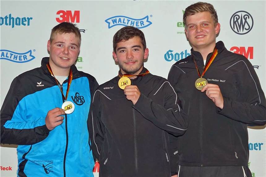 Zwei DM-Medaillen für René Wassing René Wassing (l.) auf dem Podium nach der Einzelmeisterschaft.