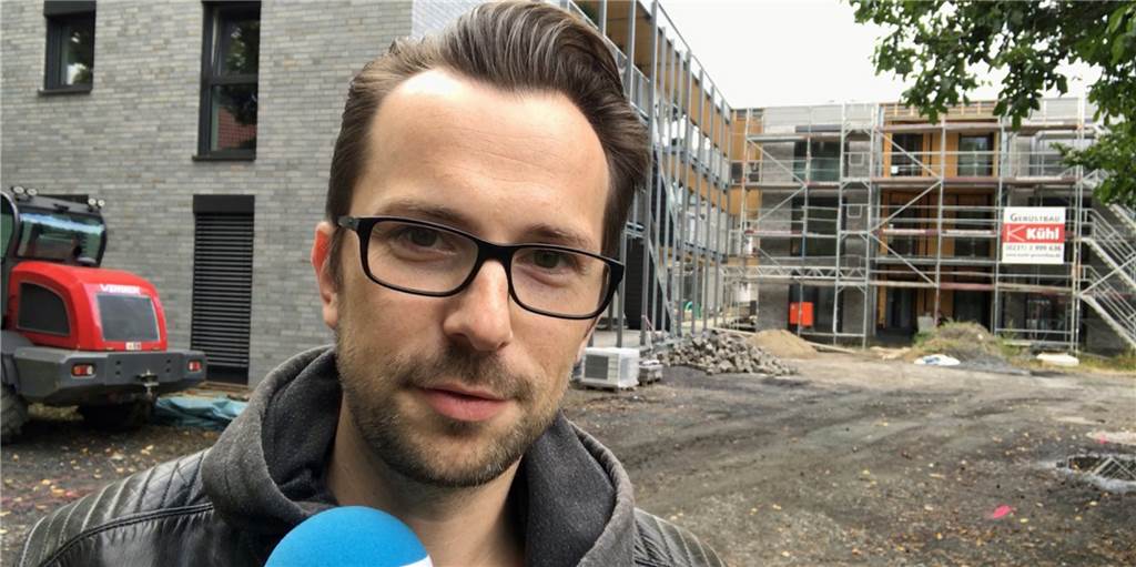 Bauen in Werne: So steht es um Baugebiete und neuen Wohnraum in der Lippestadt Reporter Felix Püschner steht in der neuen Klimaschutzsiedlung am Beklohhof.