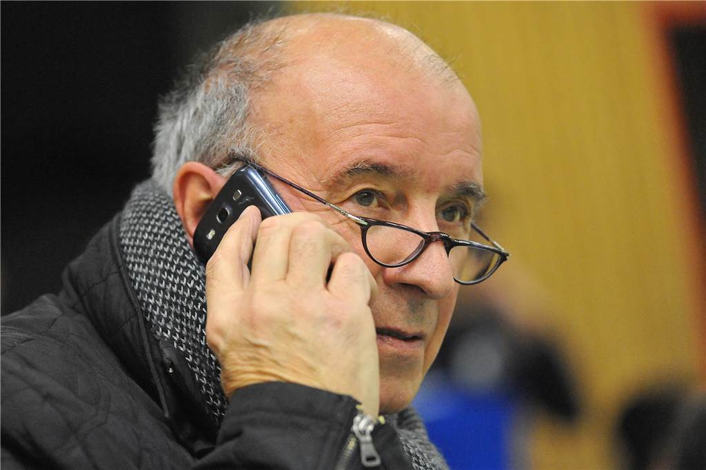 Alle Castrop-Rauxeler Kader im Überblick - und die Experten tippen den Saisonausgang Reporter Hans-Jürgen Weiß hat in den vergangenen Jahrzehnten unzählige Partien aller Vereins in der Liga und bei den Stadtmeisterschaften verfolgt.